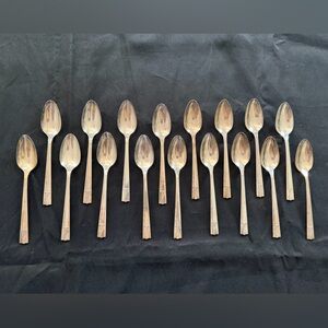 Oneida Nobility Caprice 17 Piece Teaspoon Silverplate Flatware Vintage